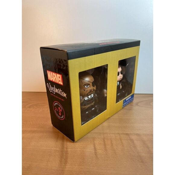 Disney Marvel Vinylmation 'Nick Fury and Agent Coulson'-Limited Edition of 1500 - Picture 2 of 8